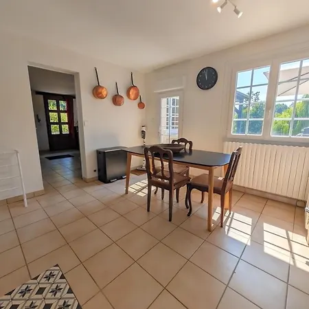 Vakantiehuis Les Roches - Au Bord De L'eau Avec Jardin, Terrasse Et Parking