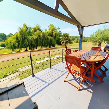 Vakantiehuis Les Roches - Au Bord De L'eau Avec Jardin, Terrasse Et Parking