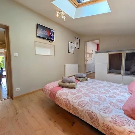 Vakantiehuis Les Roches - Au Bord De L'eau Avec Jardin, Terrasse Et Parking *
