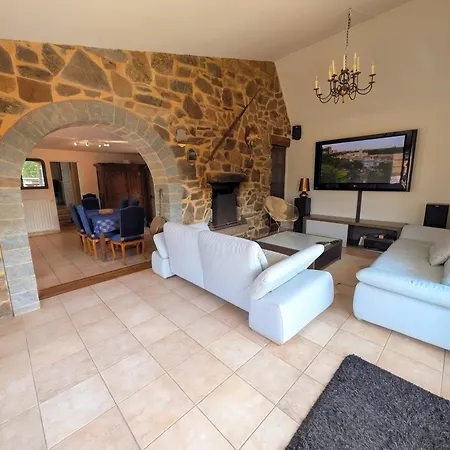 Les Roches - Au Bord De L'eau Avec Jardin, Terrasse Et Parking Vakantiehuis