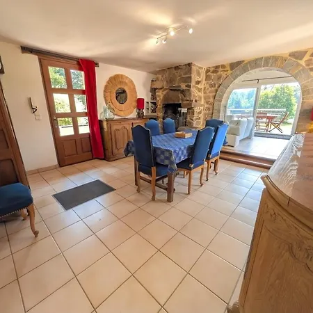 Les Roches - Au Bord De L'eau Avec Jardin, Terrasse Et Parking Vakantiehuis